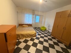 Piata Muncii 1 minut metrou, vedere spate, bloc 1986